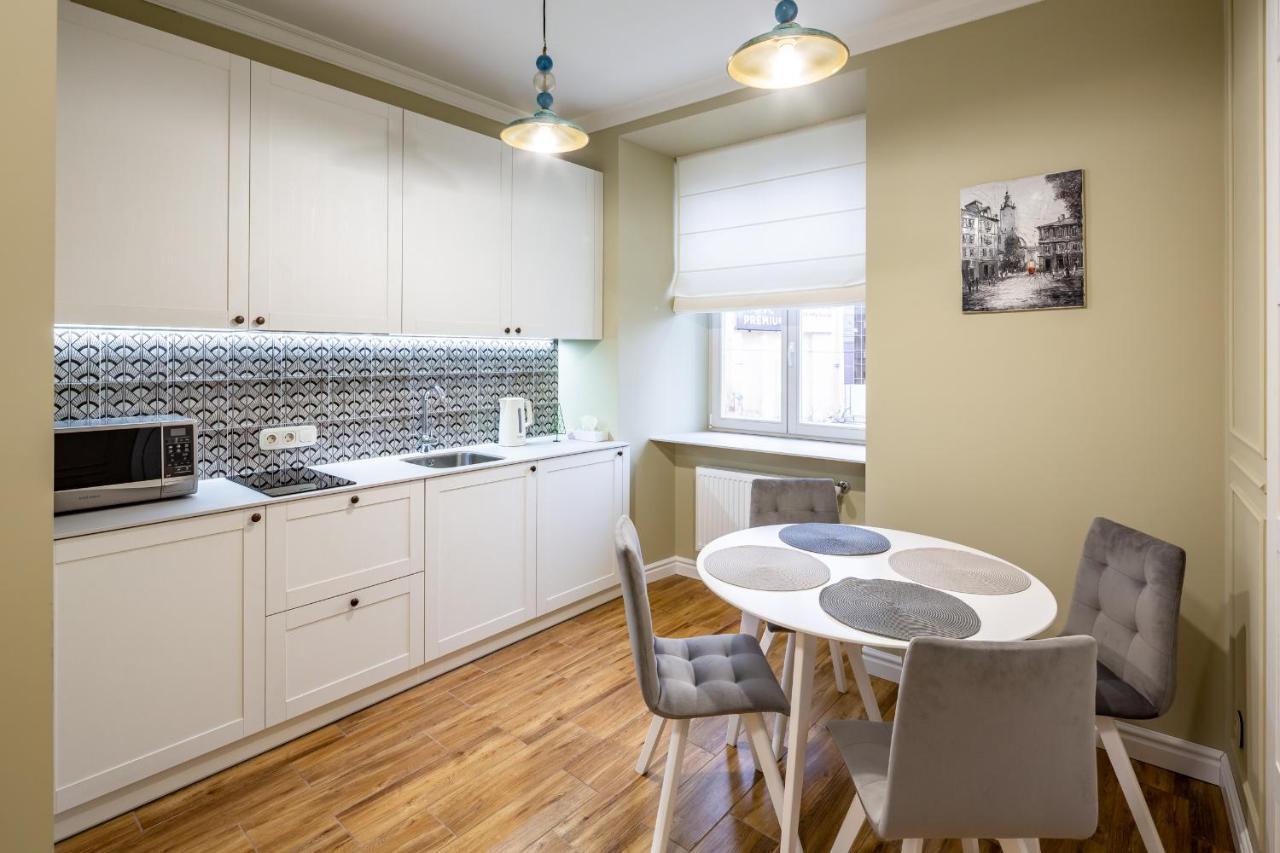 Apartamento Romari Площа Катедральна 8 Leópolis Exterior foto