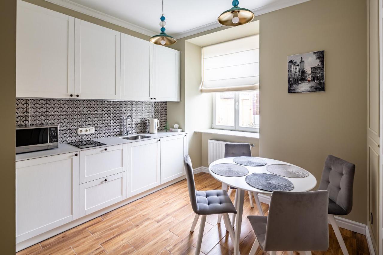 Apartamento Romari Площа Катедральна 8 Leópolis Exterior foto